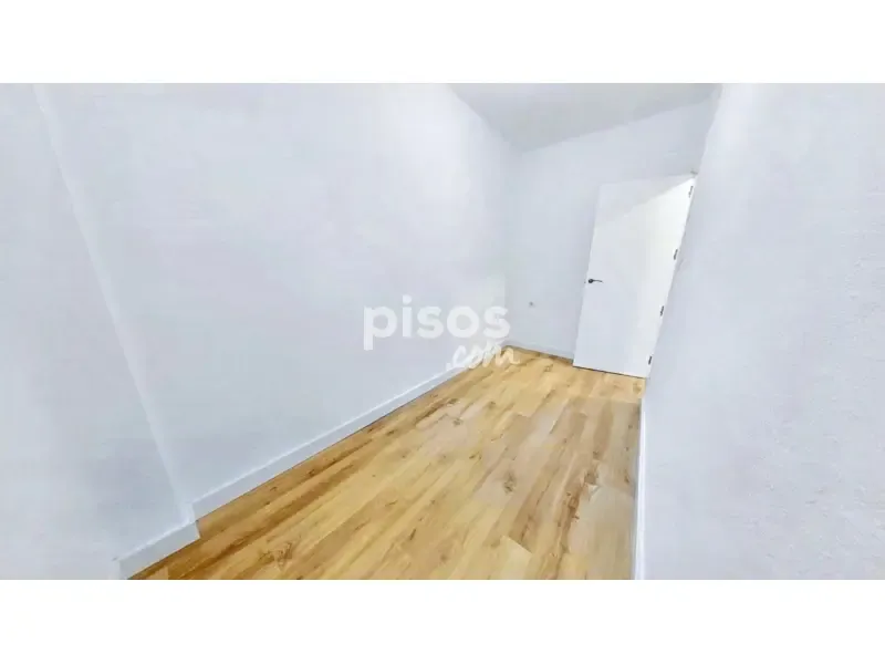 Rooms - Three-Bedroom Apartment with Terrace in Sedaví