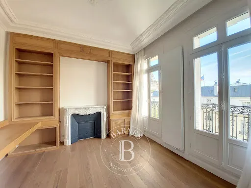 Séjour - Appartement de Luxe avec Vue Tour Eiffel à Paris 7ᵉ