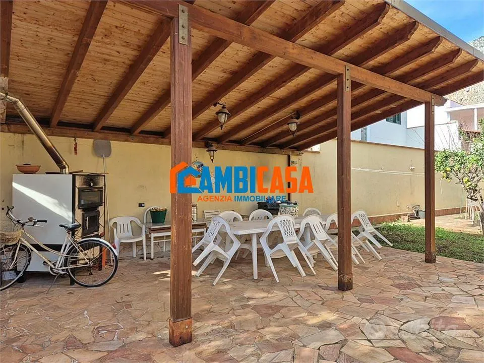 Terrasse - Contemporary Villa with Extensive Gardens in Mondello