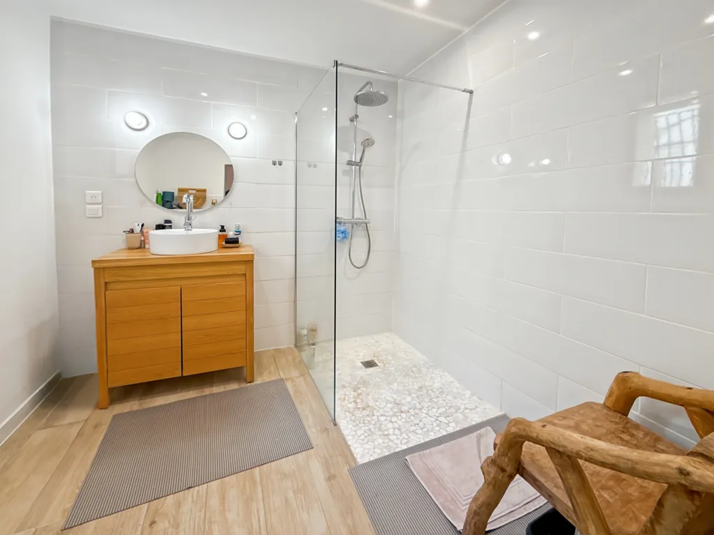 Vannitoad - Renovated Studio with Terrace in Marseille 7ème