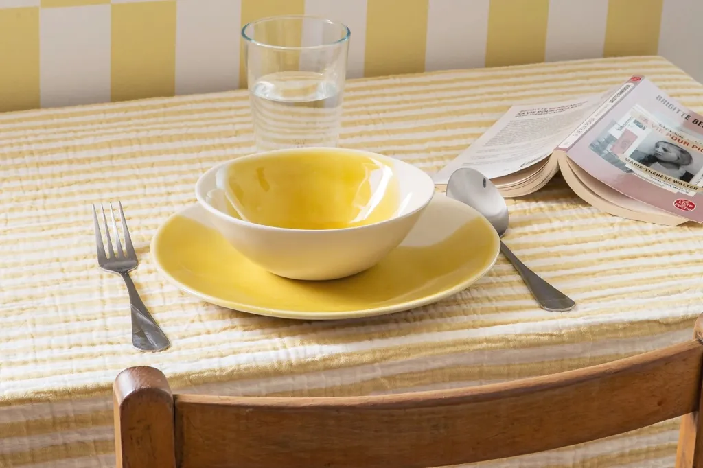 Salle à manger - Studio Rénové dans le 8ème Arrondissement de Paris
