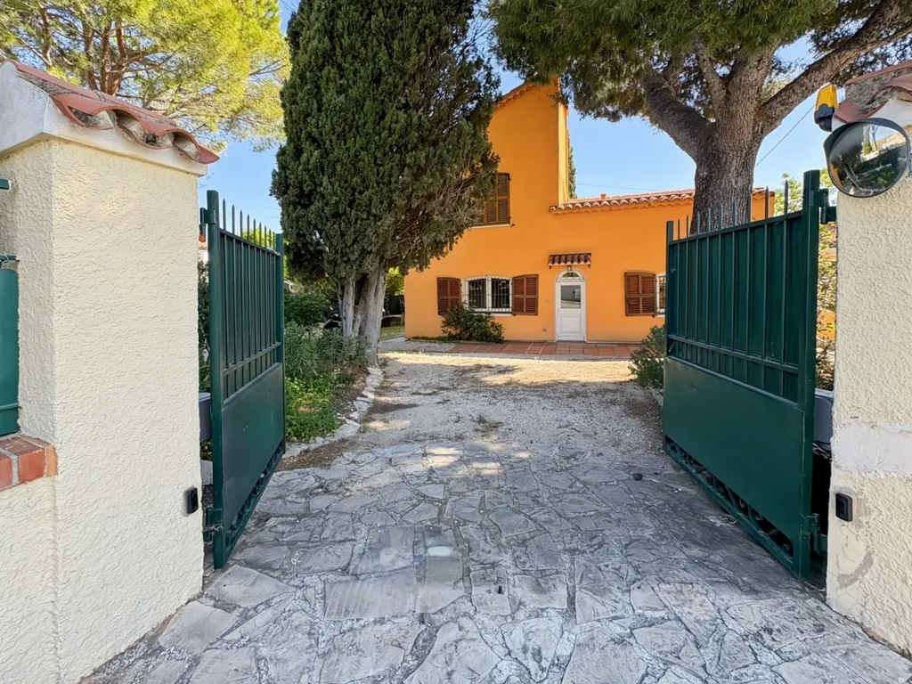 Exterior - Character Provençal House with Pool in Château-Gombert