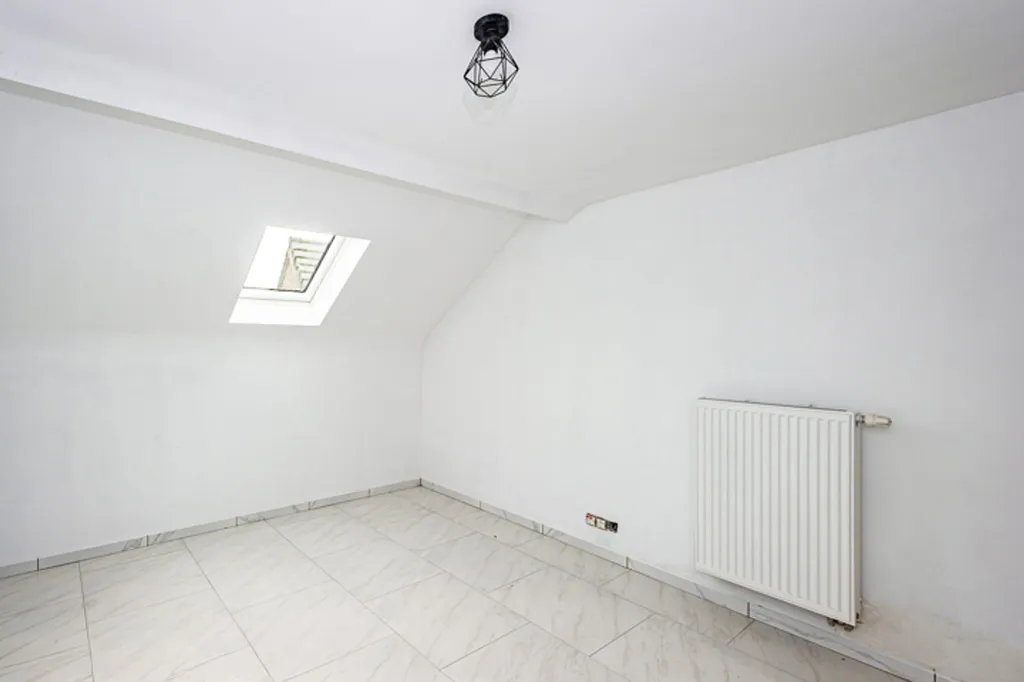 Toad - Penthouse with Terrace in Dour