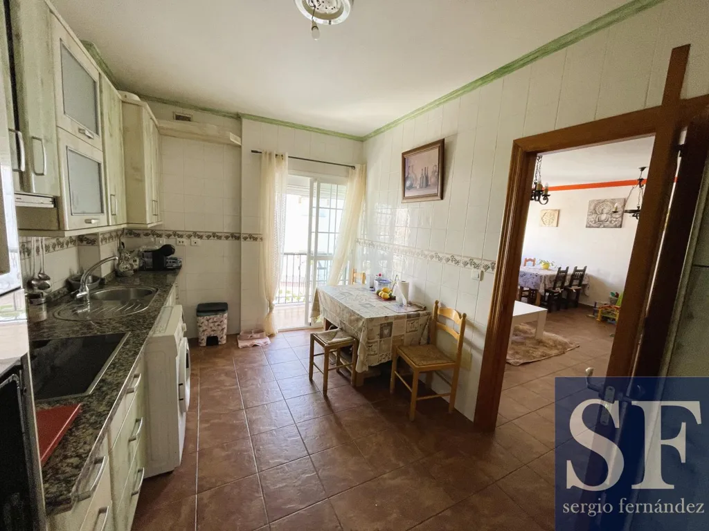 Cuisine - Bright 3-Bedroom Apartment in Cómpeta