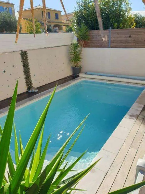 Bassein - House with Pool near Gigean Centre
