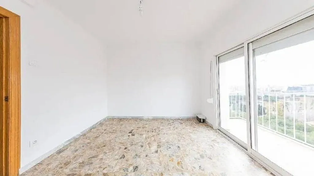 Pièces - Apartment with Balcony and Lift in Les Planes