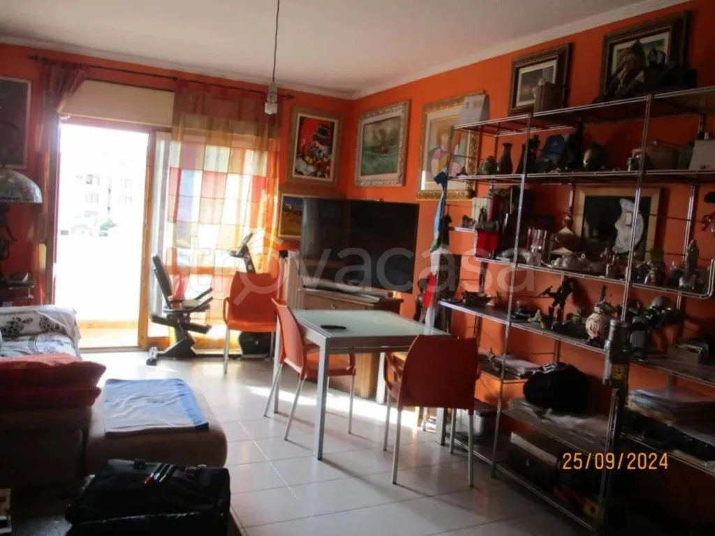 Elutuba - Apartment with Balcony in Latina