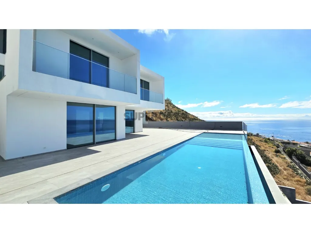Piscine - Contemporary House with Sea View in Ajuda