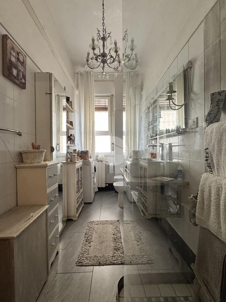 Salles de bain - Rustic-Style Apartment with Balcony in Florence