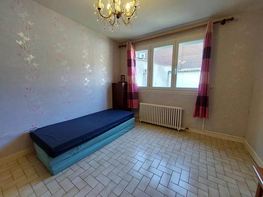 Magamistoad - 3-Bedroom Apartment with Private Garage in Eu