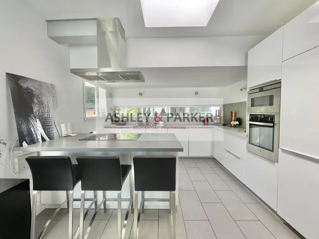 Cocina - Contemporary Villa with Sea View in Le Cannet