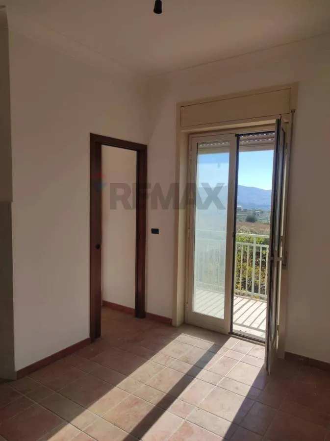 Pièces - Prestigious Apartment with Double Exposure in Favara