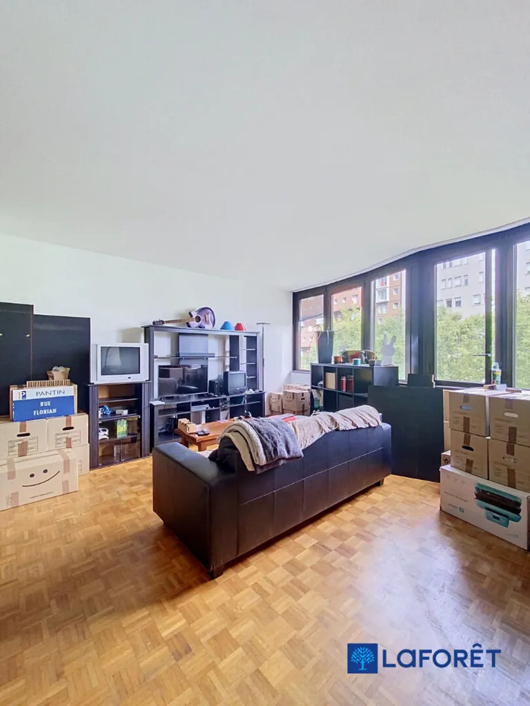Séjour - Appartement Spacieux avec Bow Window à Pantin