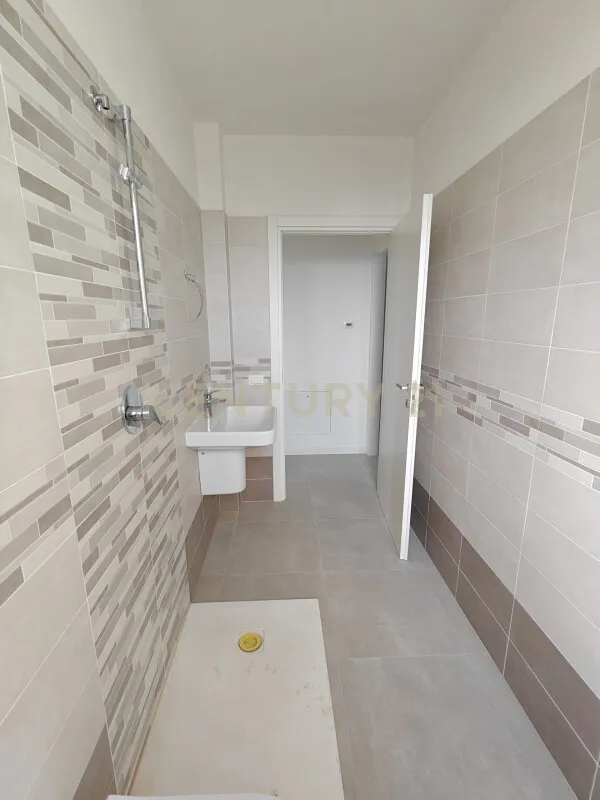 Bathrooms - New Ground-Floor Flat with Garden in Zevio