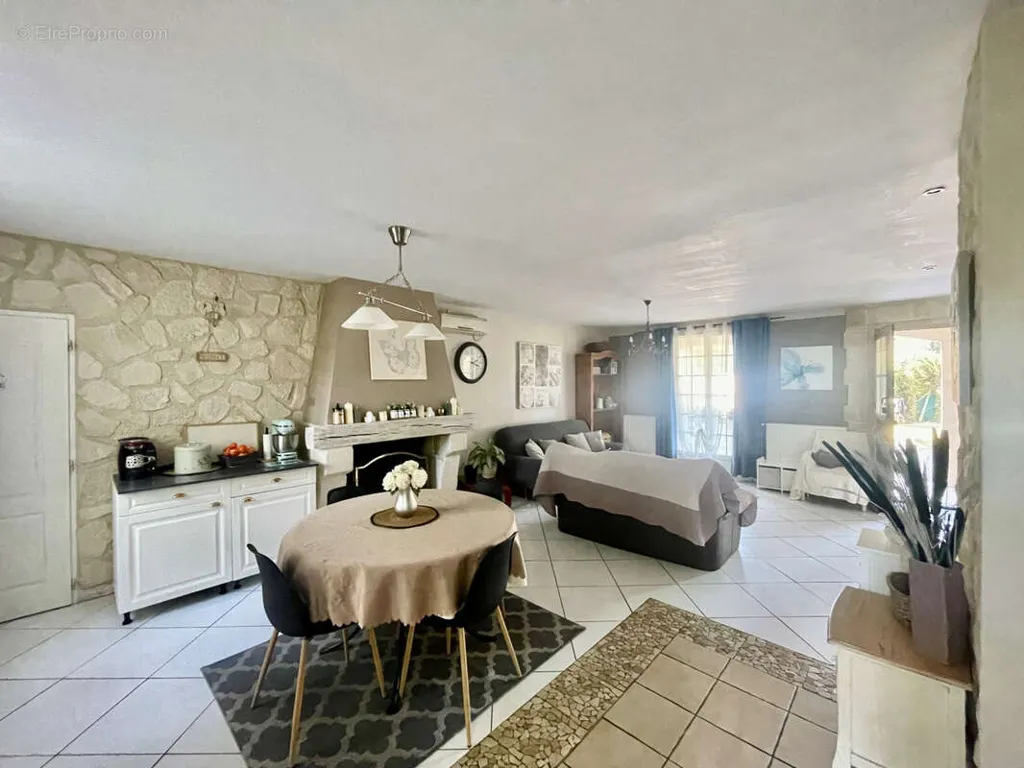 Salle à manger - Maison de Plain Pied avec Jardin à Esvres