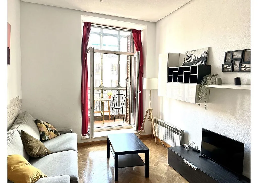 Séjour - Furnished Flat with Balcony in Gran Vía