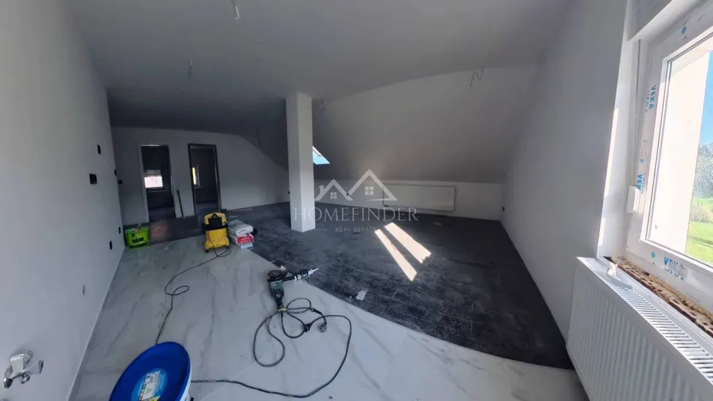 Toad - Spacious Apartment with Parking in Mala Erpenja