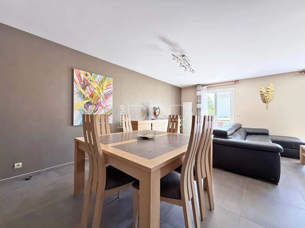 Söögituba - Traditional House with Full Basement in Tinqueux