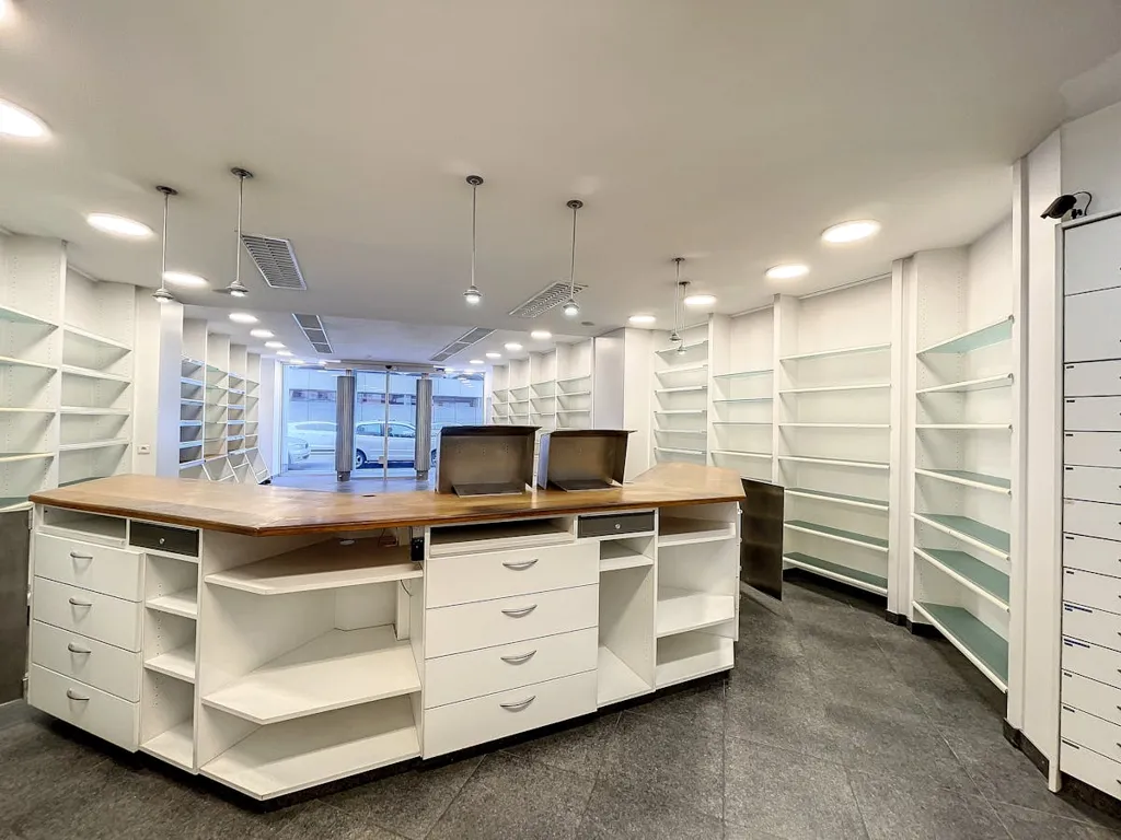 Kabinet - Commercial Space with Large Frontage in Brussels