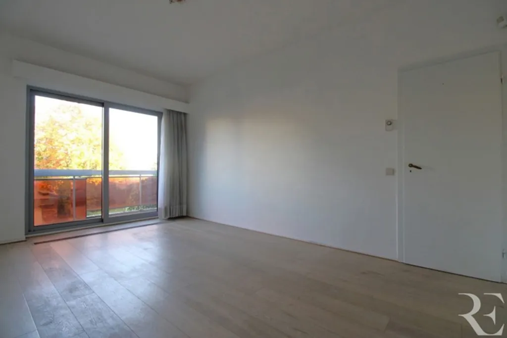 Stanze - Apartment to Refresh with Parking in Uccle