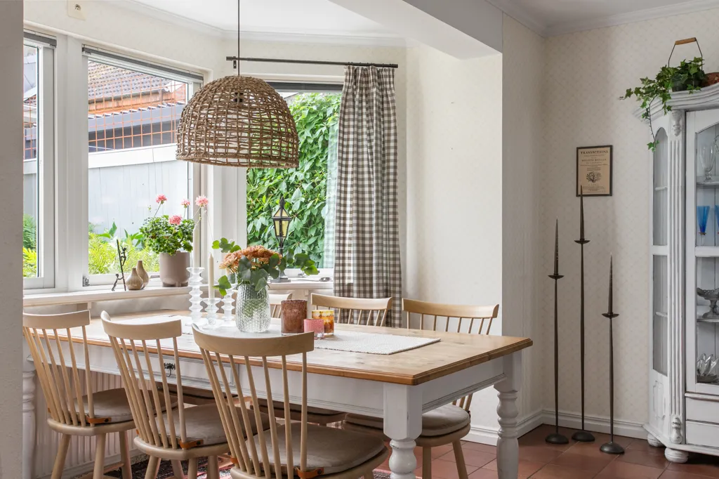 Salle à manger - City Villa with Garden Oasis in Central Location