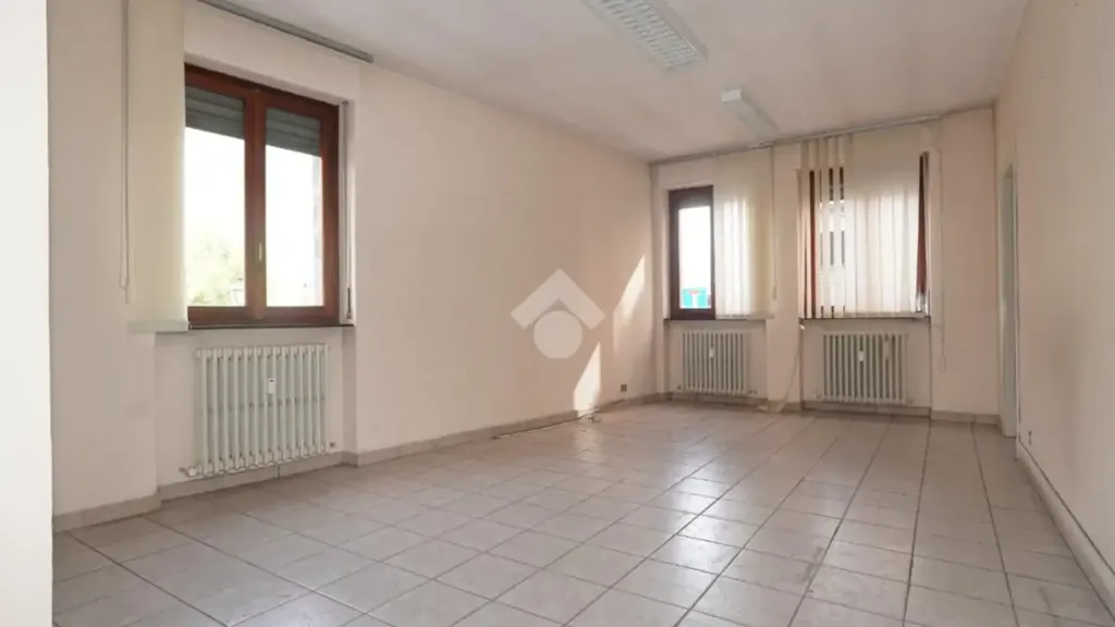 Pièces - Commercial Space with Central Location in Susa