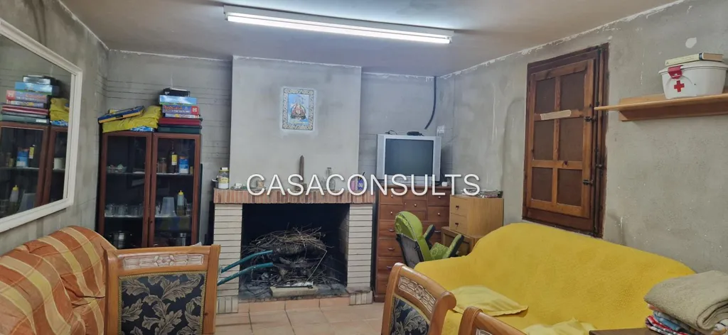 Elutuba - Semi-Renovated Chalet with Balcony in Vilafamés