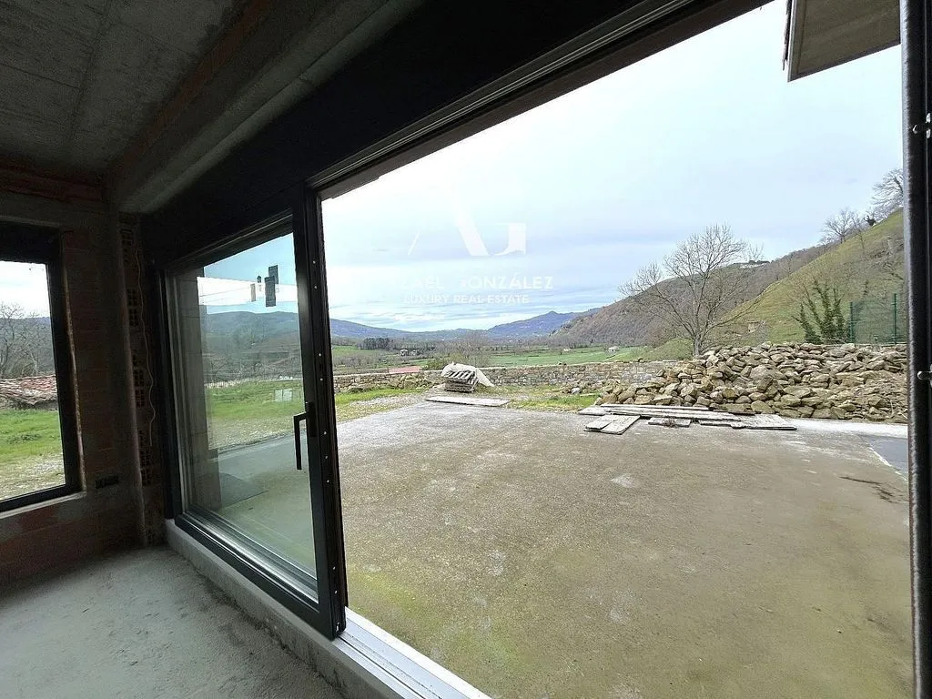 Toad - House with Valley Views in Villacarriedo