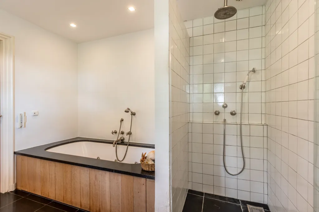 Salles de bain - Luxury Villa with Jacuzzi in Oostvoorne