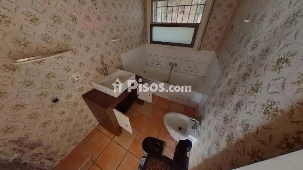 Vannitoad - Three-Bedroom House near Blanes Beach