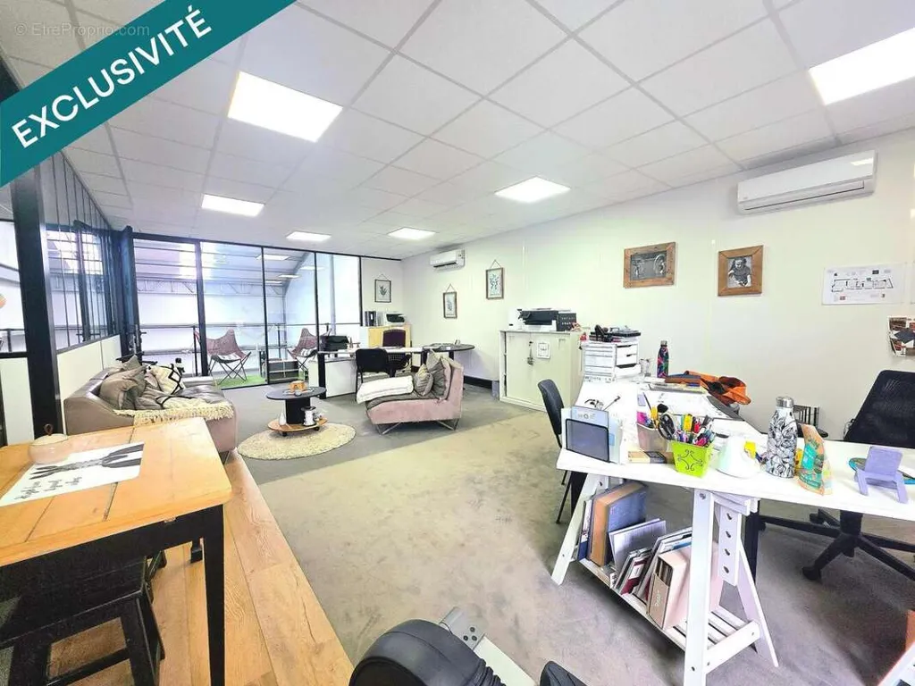 Studio - Commercial Space with Parking in Brie-Comte-Robert