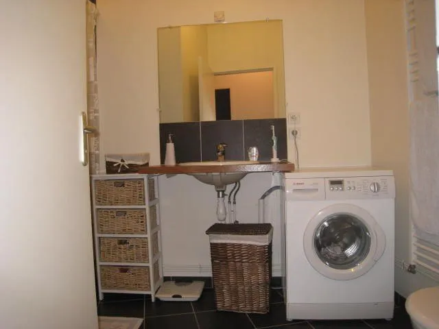 Utility Room - Charming 3-Bedroom Apartment in Chateauroux Centre
