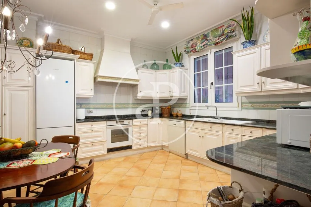 Cuisine - Luxury Villa with Seafront Views in Burriana