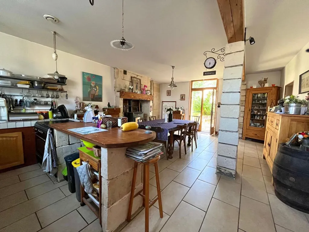 Cuisine - Longère en Pierre avec Dépendances à la Campagne