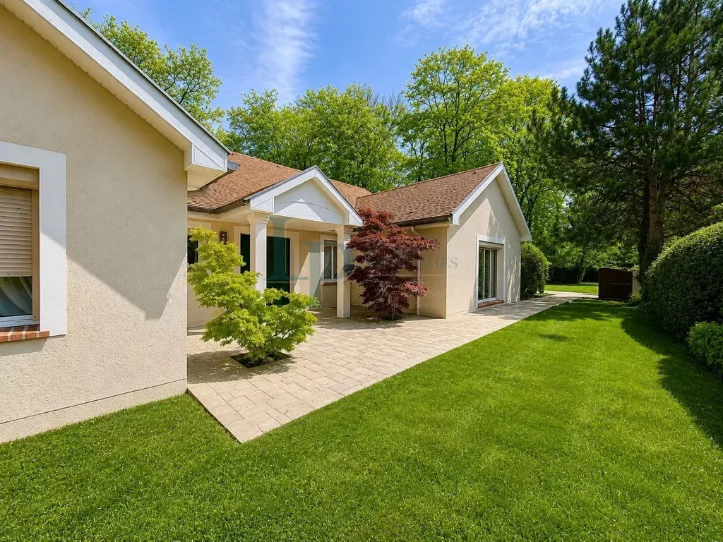 Jardin - Ranch de Plain-Pied en Bordure de Forêt à Ozoir-La-Ferrière