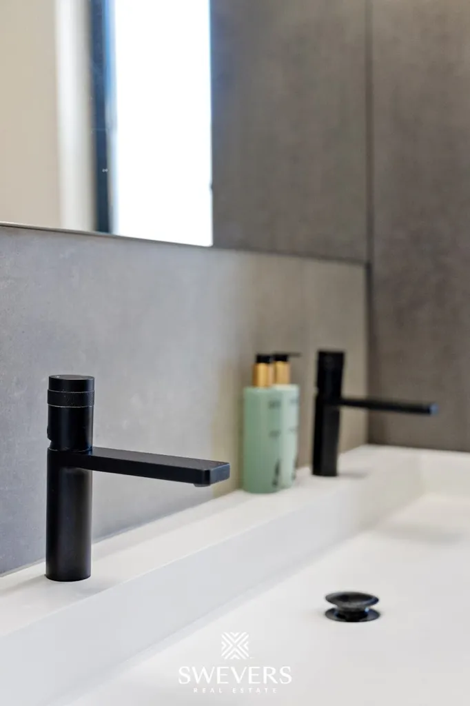 Salles de bain - Duplex Rénové avec Terrasse à Hasselt