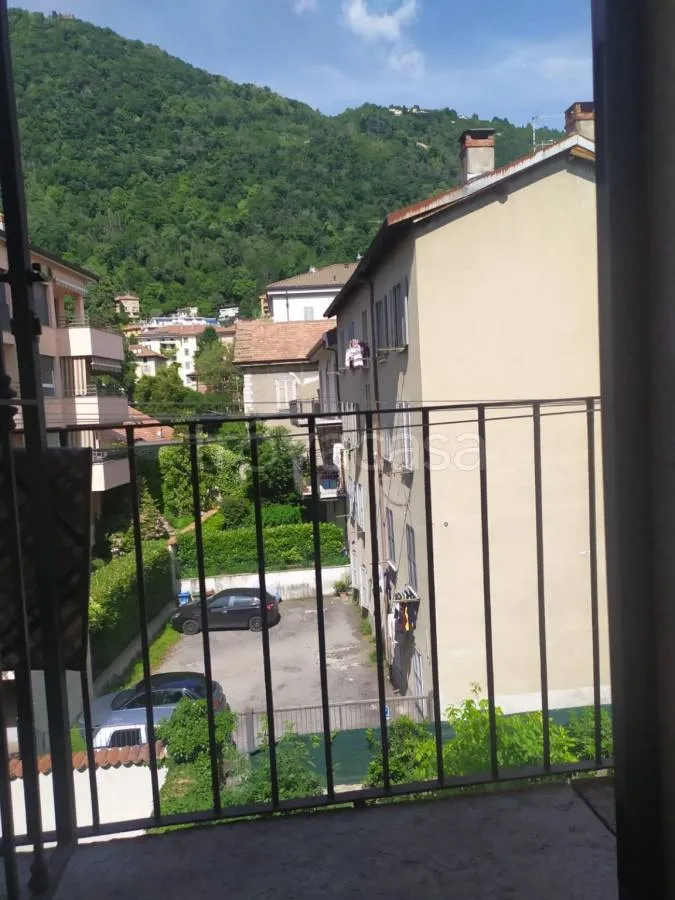 Balcon - Rustic Lakefront Flat in Como