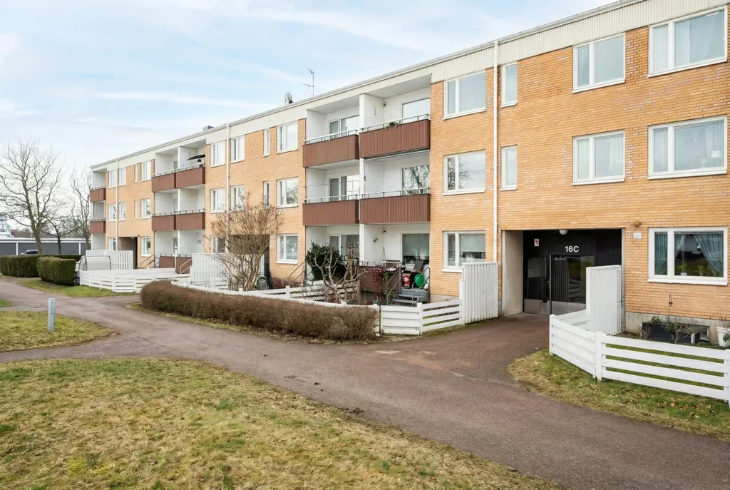 Välivaade - Four-Room Apartment with Double Balconies in Bjuv