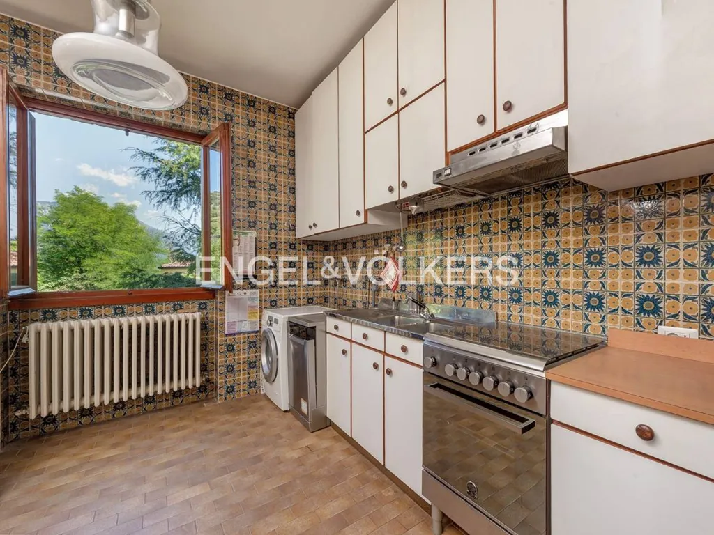 Kitchen - Villa with Lake View in Galbiate