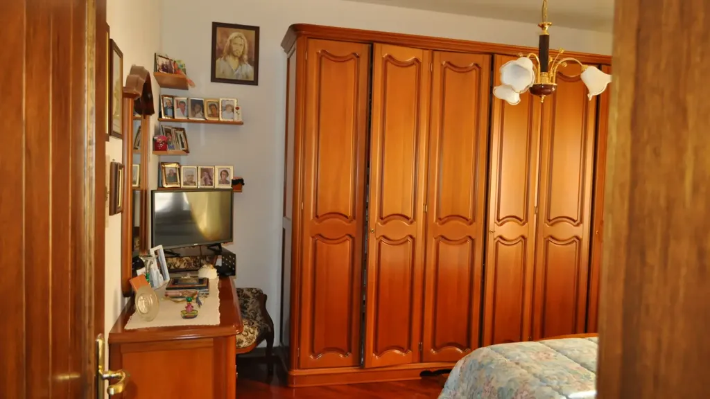Magamistoad - Three-Bedroom Apartment with Balcony in Bedonia