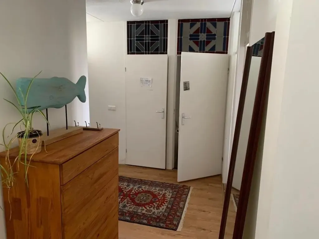 Esik - Temporary Room in Shared Flat, Diemen