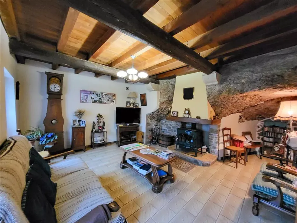Séjour - Propriété Agricole avec Maison à Lauquet, Occitanie