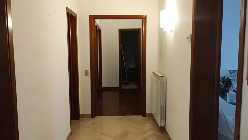 Esik - Elegant Apartment with Terrace in Empoli
