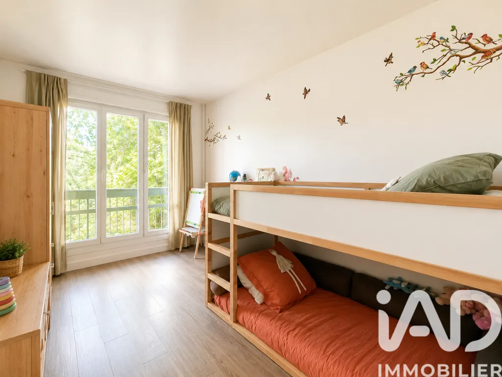 Chambres - Appartement avec Balcons et Ascenseur à Taverny