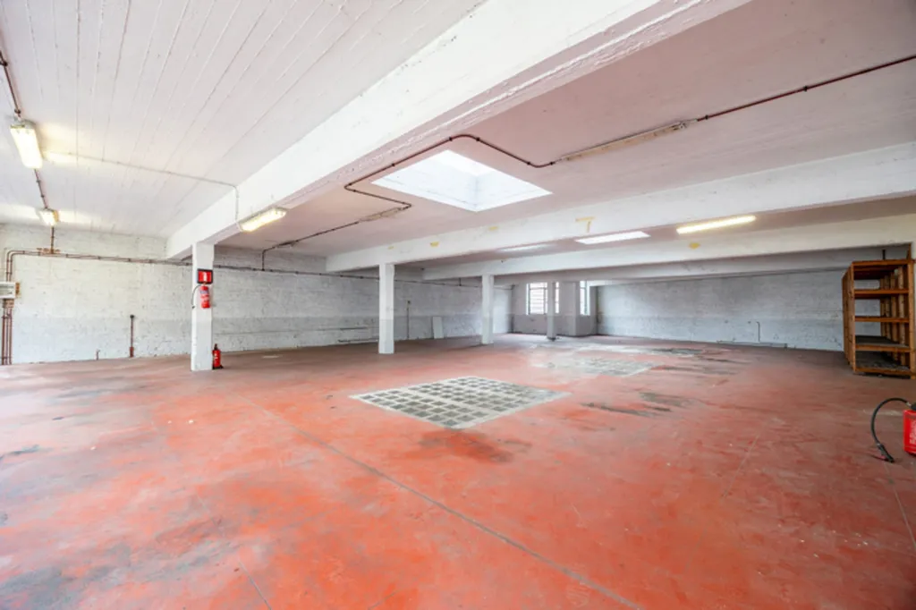 Garage - Building with 6 Apartments in Anderlecht