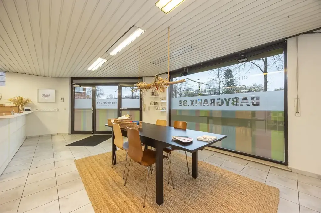 Salle à manger - Pavillon commercial avec vue sur KLINA à Brasschaat