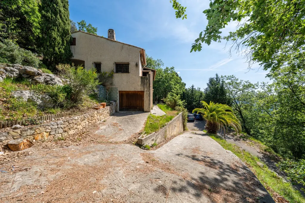 Extérieur - Maison sur Trois Niveaux au Calme à Carros