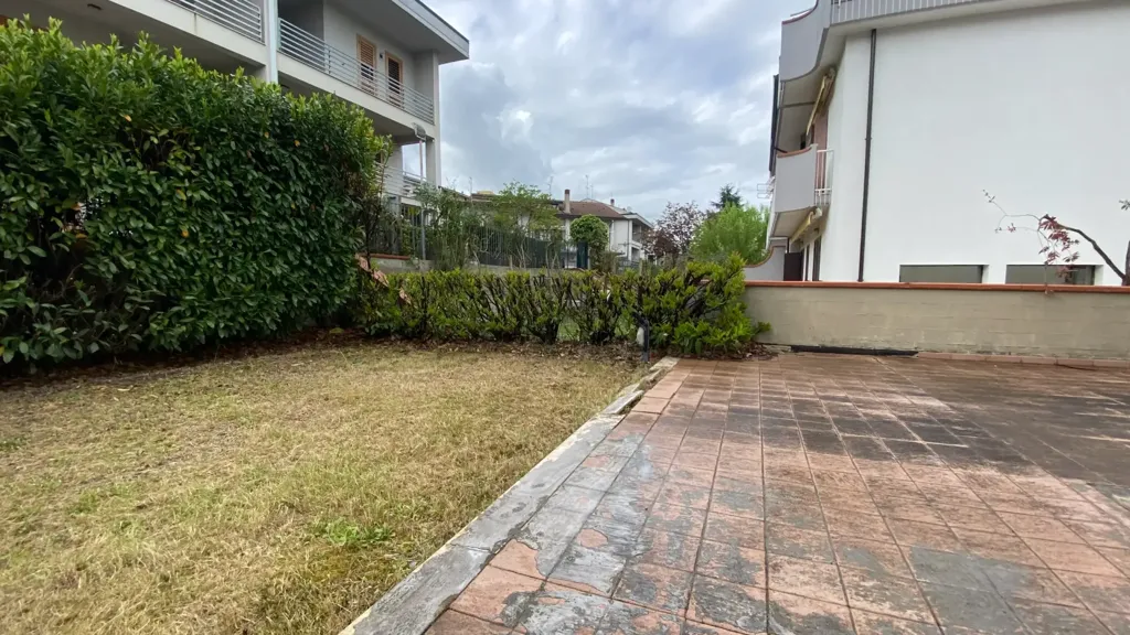 Jardin - Villa with Private Garden in Contrada Cretarossa, Benevento