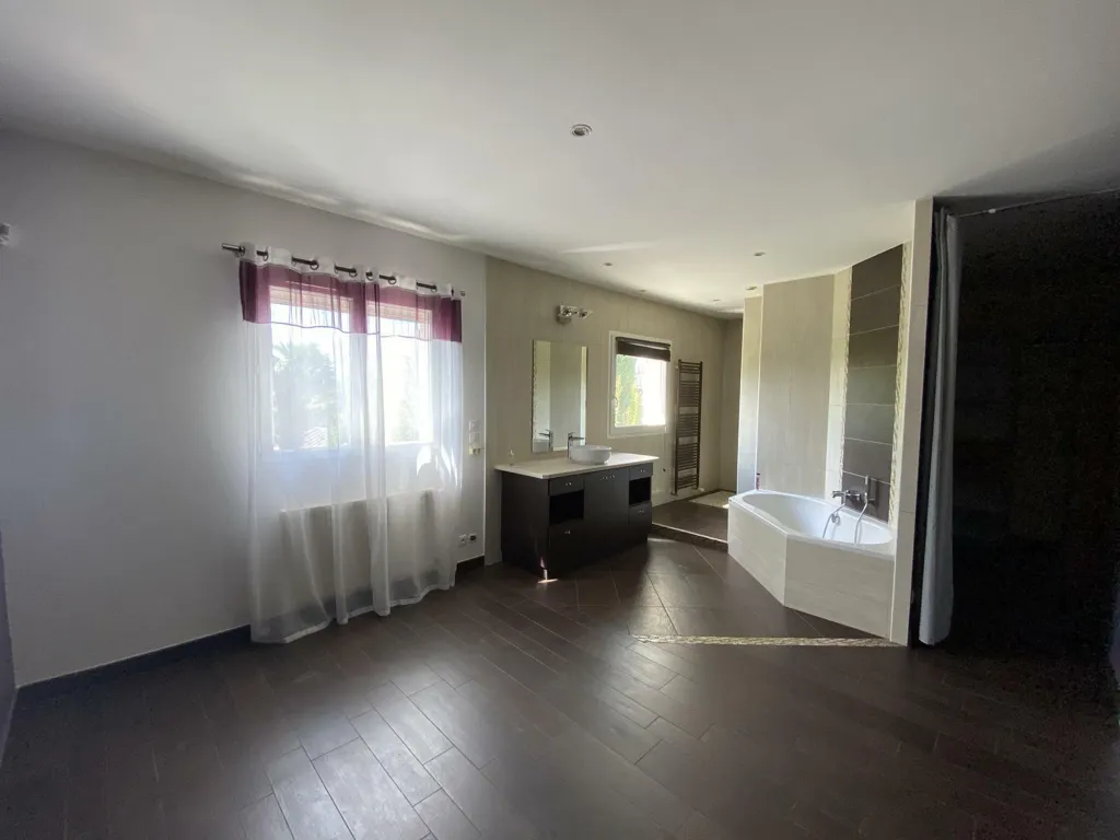 Bathrooms - Villa with Pool near Villefranche-sur-Saône