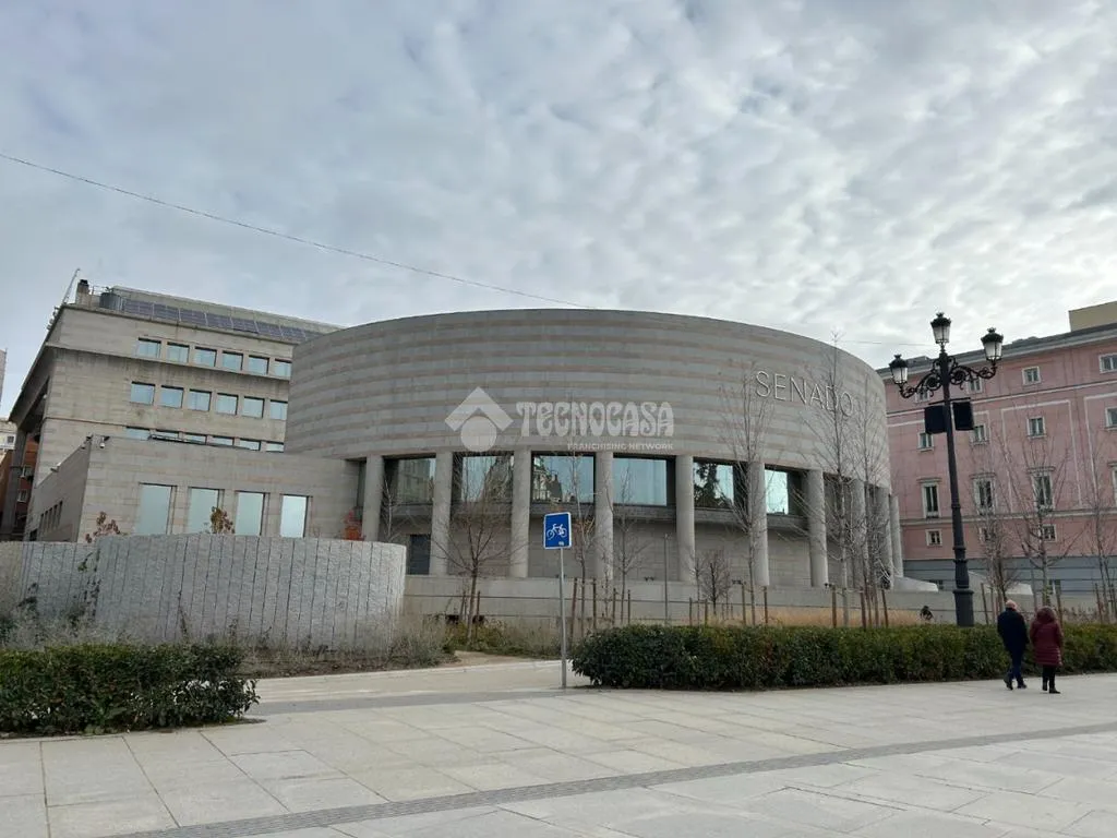 Commercial Property with Lottery Office in Madrid
